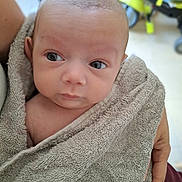 Catherine a rejoint le concours — aidez-le/la à gagner de superbes lots ! baby, child, closeup, cute, expression, eyes, face, hand, holding, human, indoor, infant, newborn, person, portrait, skin, soft_texture, towel, wrapped, young