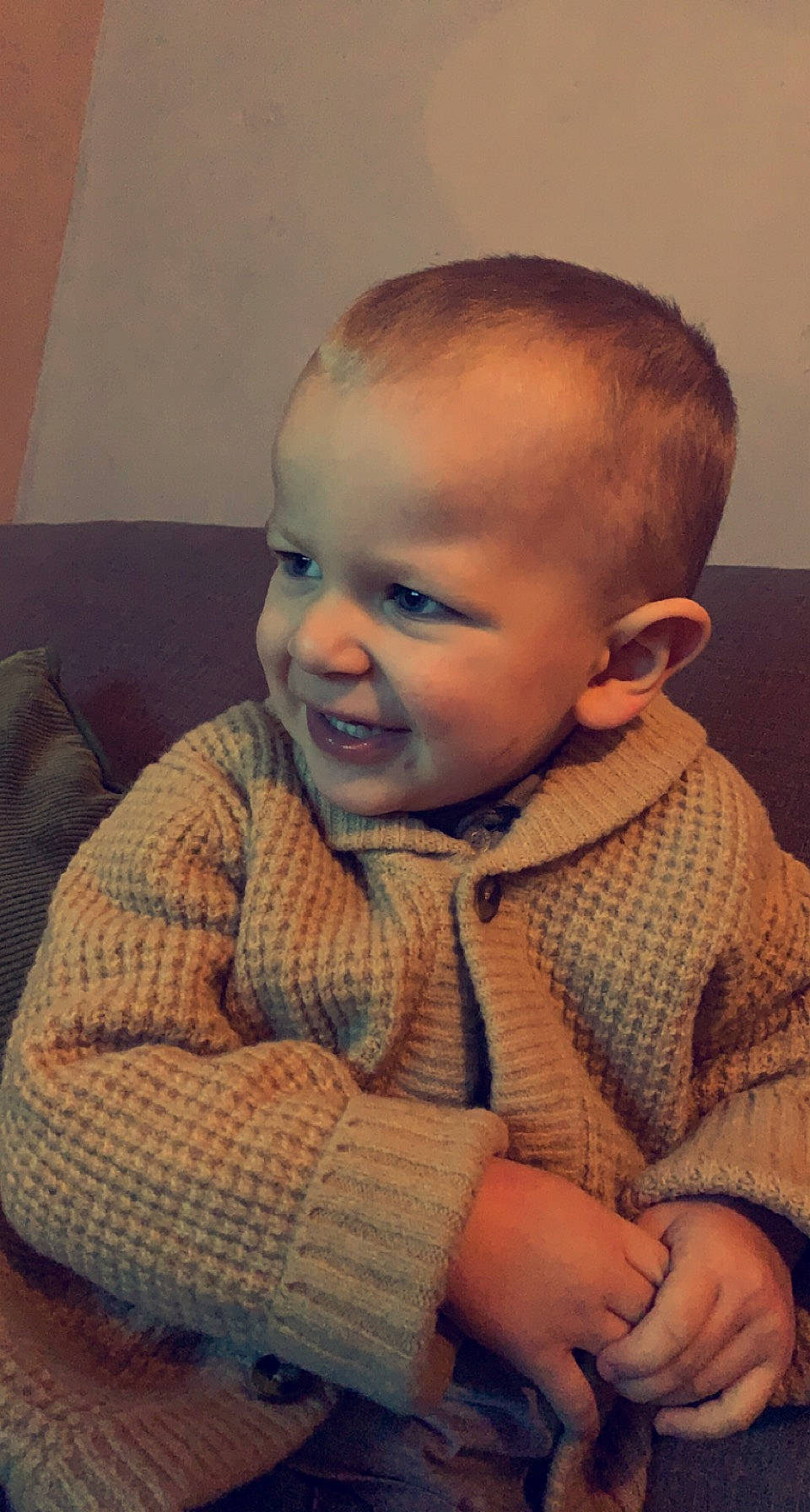 Imran participe au concours pour gagner de l'argent avec cette photo : arm, baby, baby_toddler_clothing, cheek, chin, comfort, ear, eye, eyebrow, facial_expression, hand, head, human_body, iris, lip, mouth, nose, person, skin, sleeve