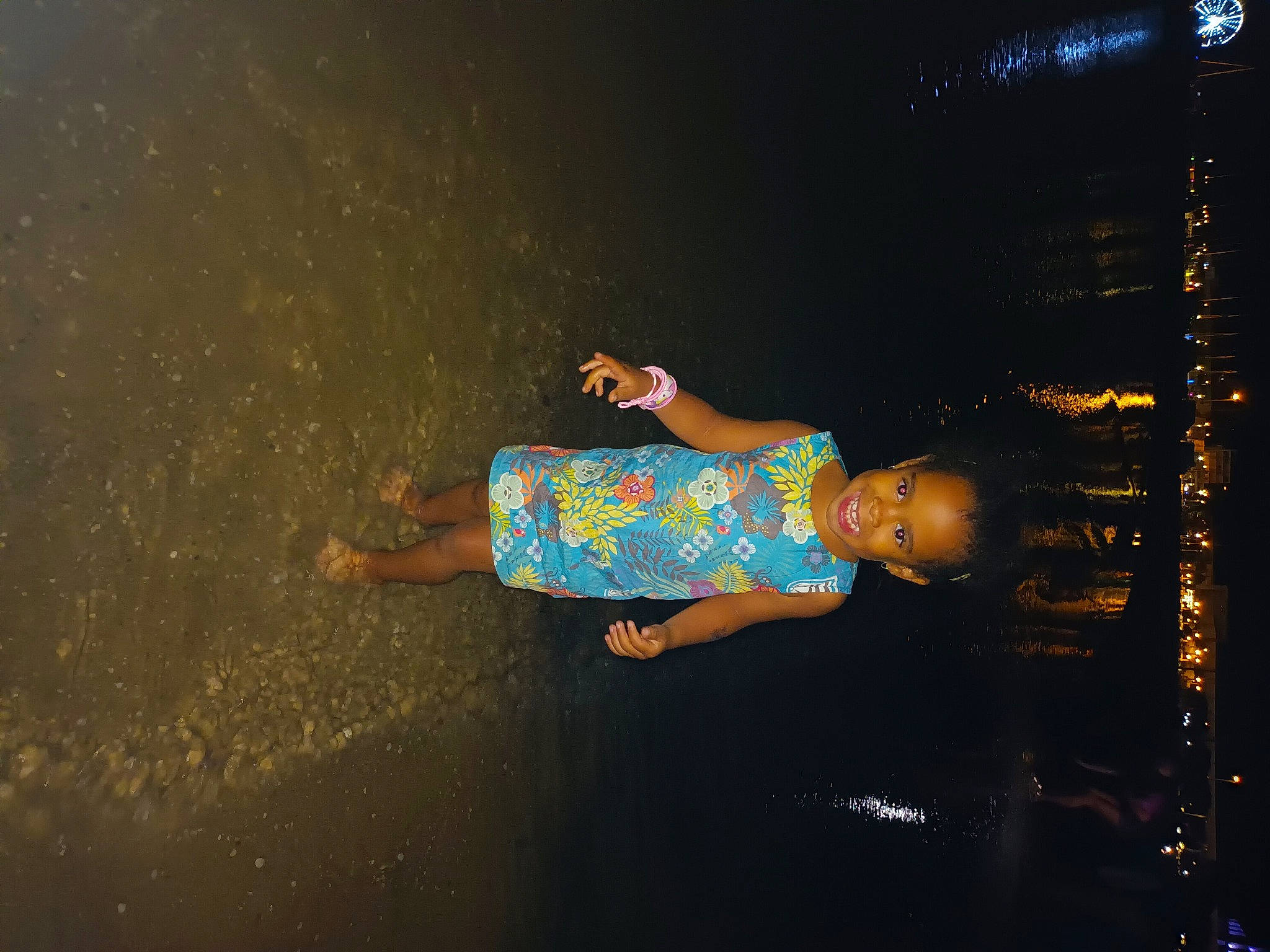 Kélya a rejoint le concours — aidez-le/la à gagner de superbes lots ! electric_blue, entertainment, event, flash_photography, fun, hand, happy, human_leg, joy, leisure, midnight, people_in_nature, performance, performance_art, performing_arts, person, sky, space, thigh, tree