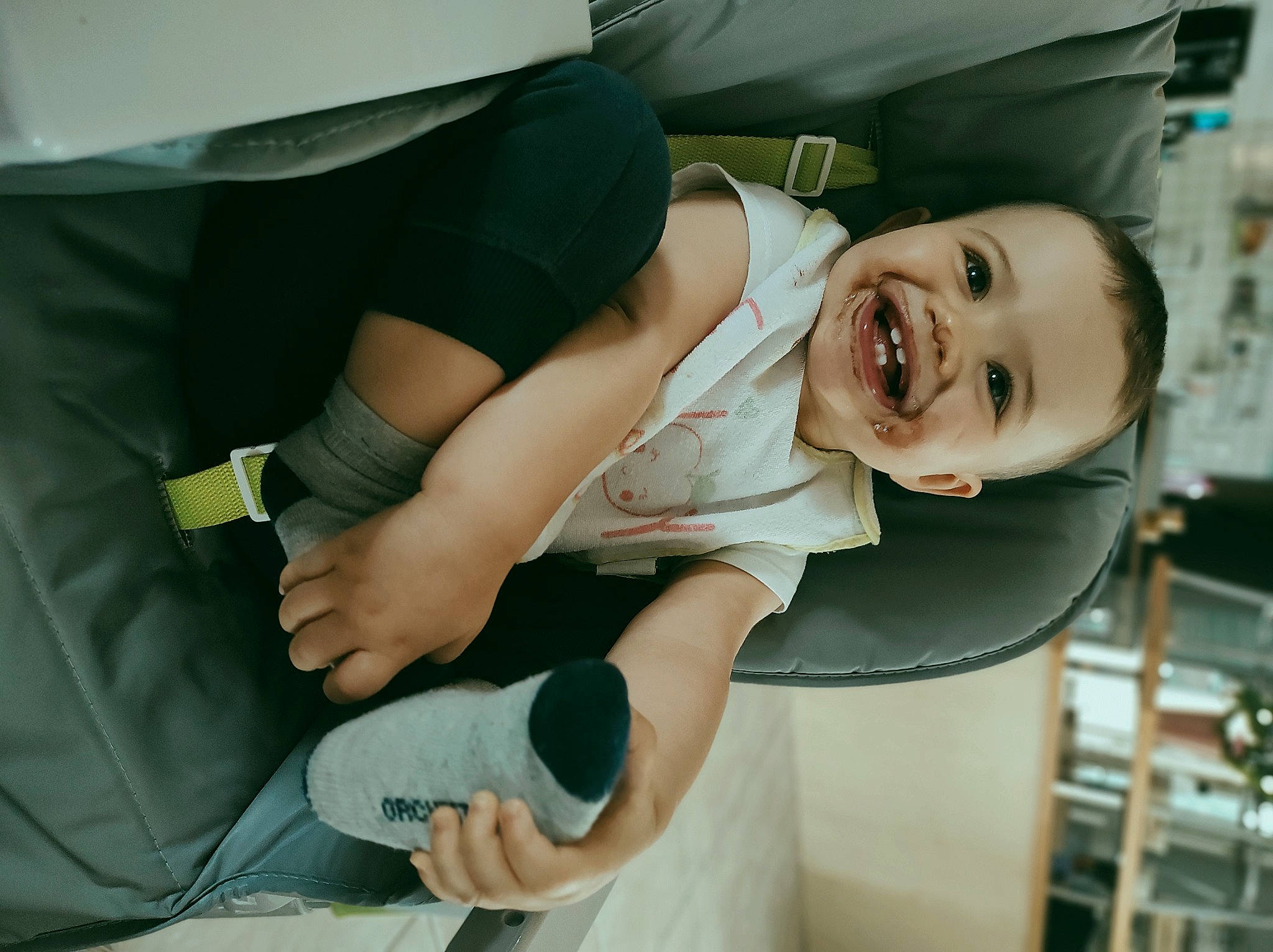 Alexis a rejoint le concours — aidez-le/la à gagner de superbes lots ! child, comfort, dress, elbow, finger, flash_photography, gesture, hand, happy, human_leg, joint, joy, knee, leisure, person, product, shoulder, smile, sunglasses, t_shirt