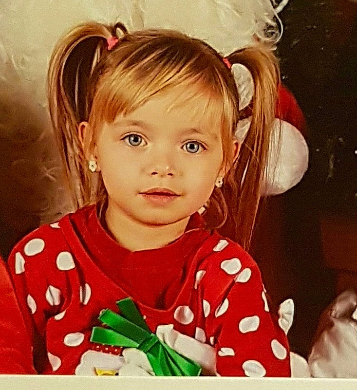 Louann a rejoint le concours — aidez-le/la à gagner de superbes lots ! child, hair, hairstyle, organ, person, play, toddler