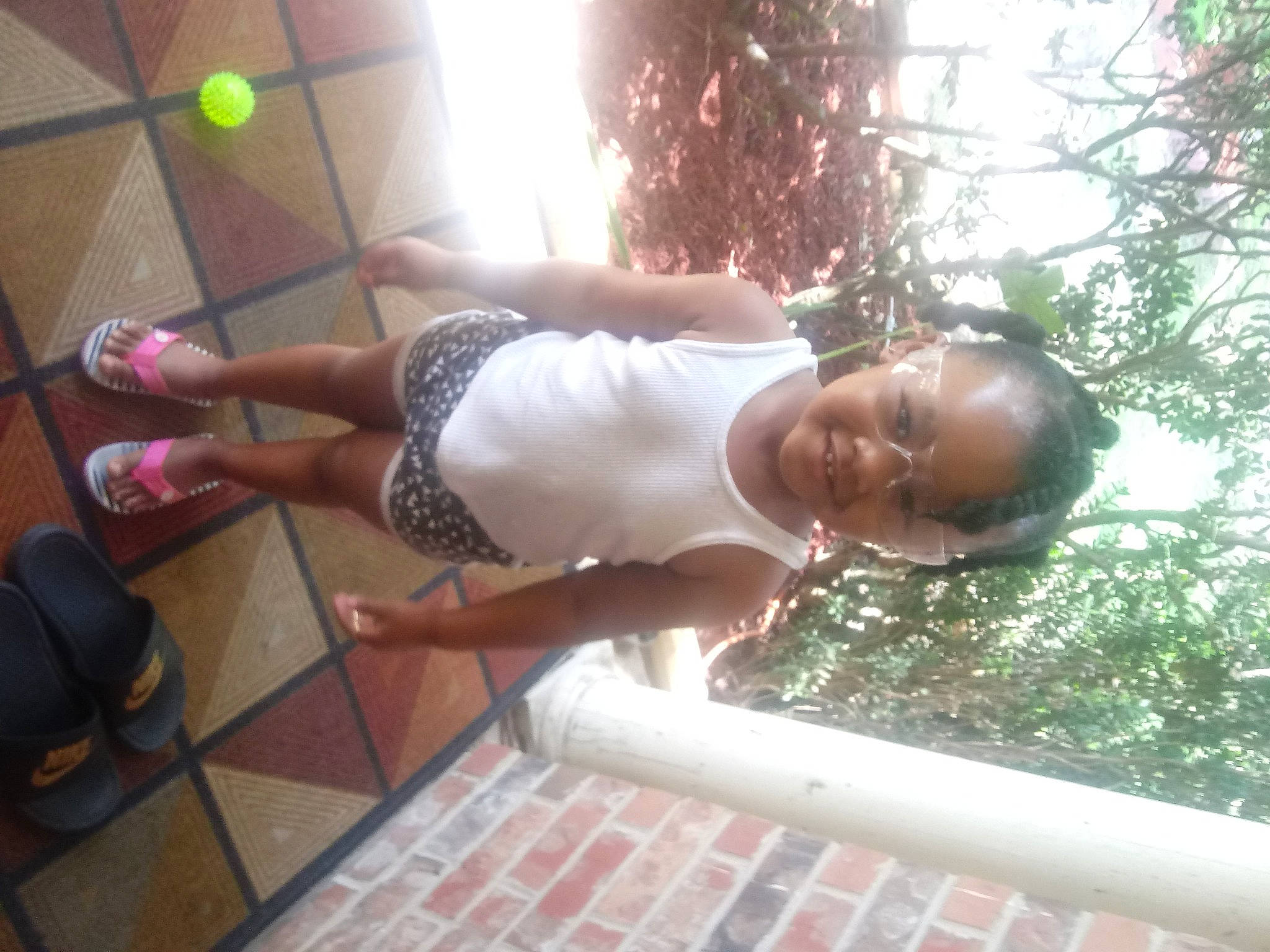 Braylon is registered to the contest to win money with this photo: joy, leg, person