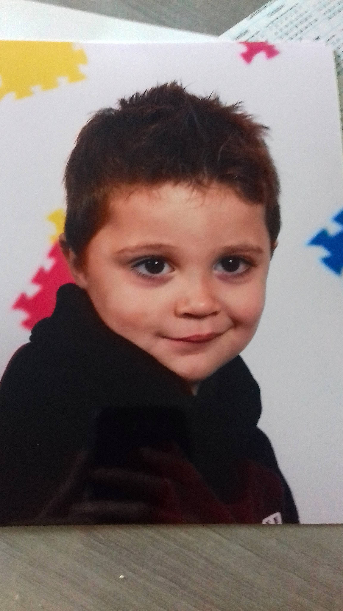 Théo participe au concours pour gagner de l'argent avec cette photo : cheek, child, chin, eyebrow, face, forehead, hair, hairstyle, head, person, portrait, smile, toddler