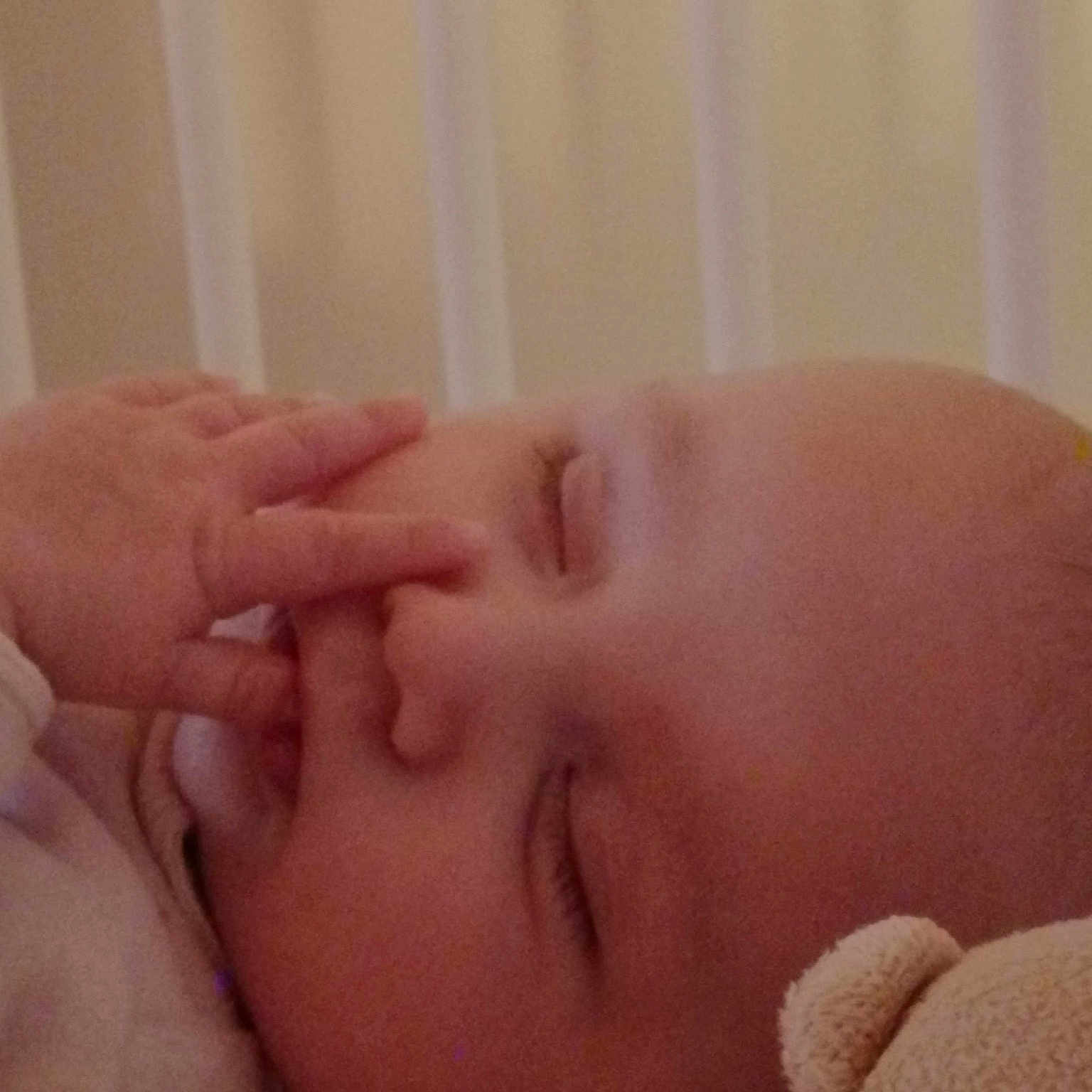 Liana participe au concours pour gagner de l'argent avec cette photo : baby, bedtime, cheek, child, chin, close_up, ear, face, finger, forehead, hand, head, lip, mouth, muscle, nap, neck, nose, skin, sleep