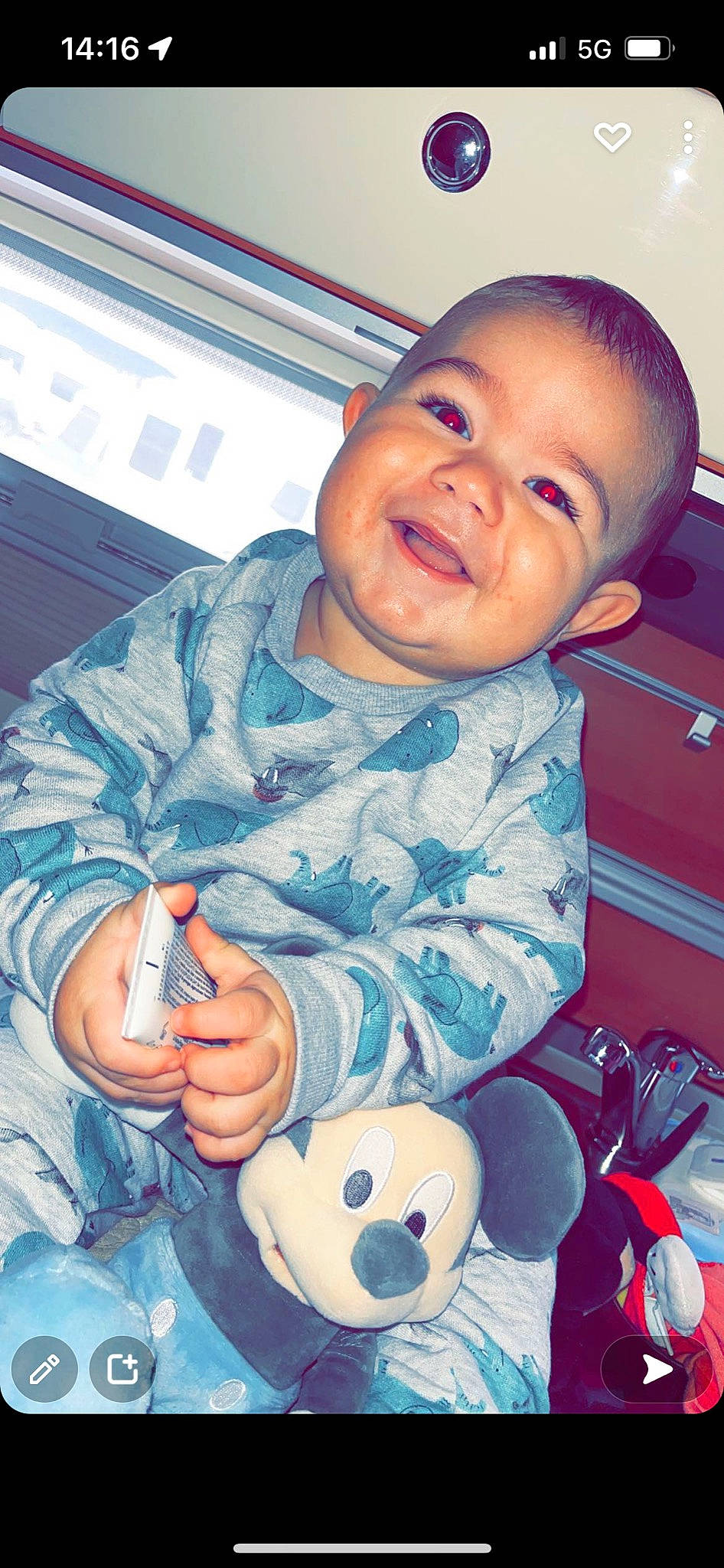 Isaac a rejoint le concours — aidez-le/la à gagner de superbes lots ! arm, baby_toddler_clothing, blue, cheek, comfort, eye, facial_expression, finger, hand, happy, head, human_body, mouth, nose, organ, person, product, skin, sleeve, smile