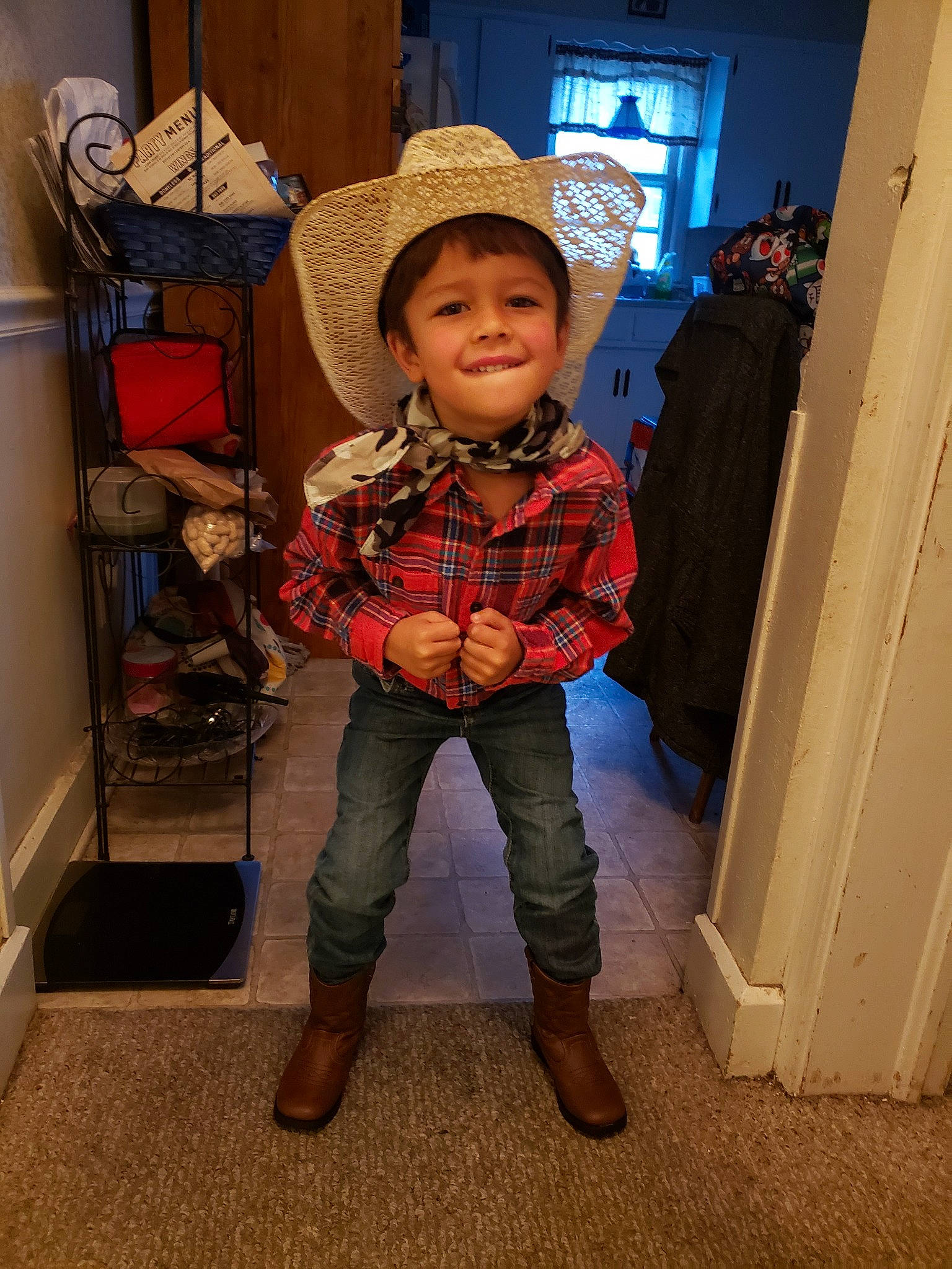 Trèvon is registered to the contest to win money with this photo: child, jeans, joy, person, shoe, standing, toddler