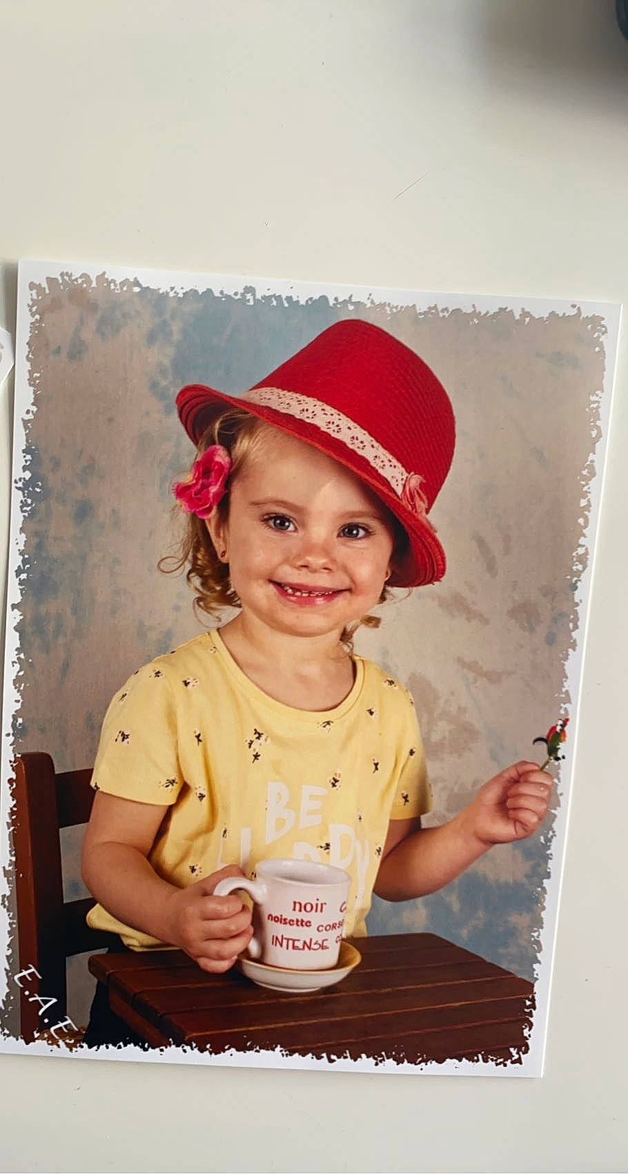 Ylie a rejoint le concours — aidez-le/la à gagner de superbes lots ! baby, baby_toddler_clothing, baseball_cap, cap, child, child_model, costume_hat, fashion_accessory, fun, happy, hat, headwear, joy, laugh, magenta, pattern, person, portrait_photography, sleeve, smile