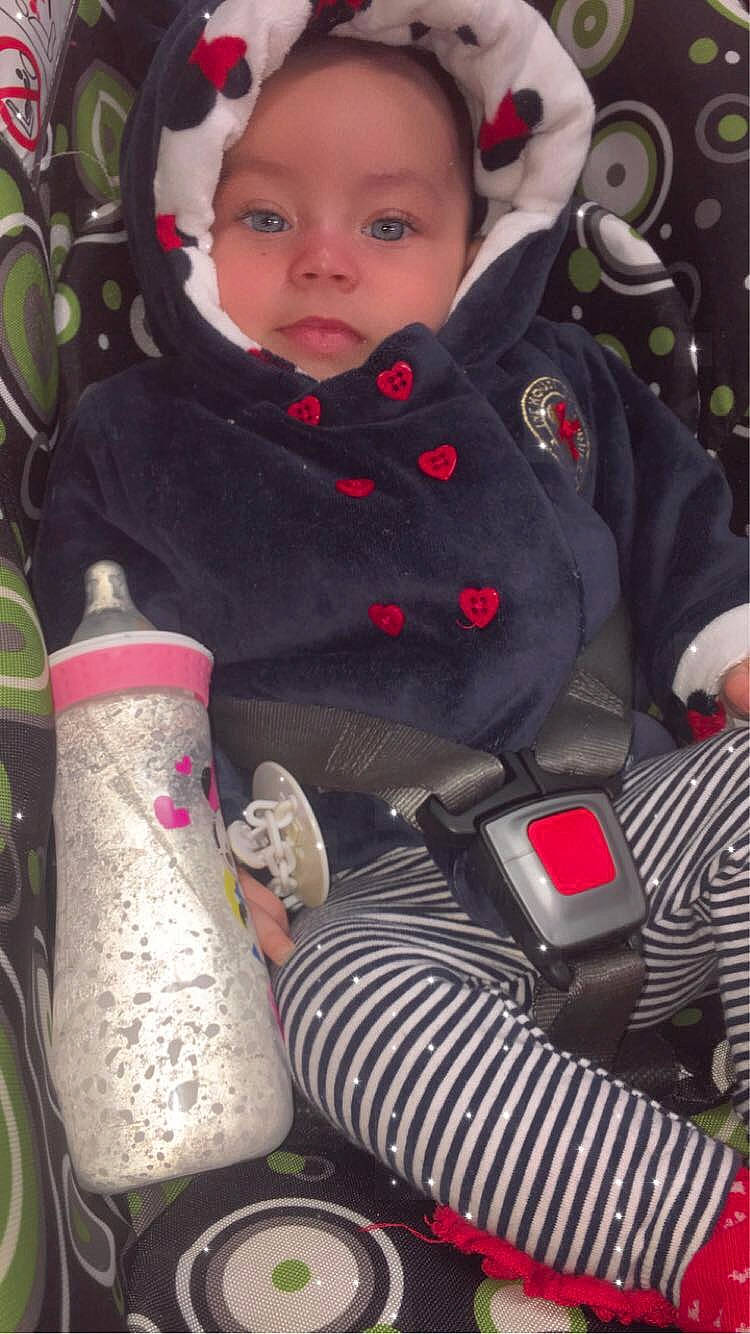 Ness participe au concours pour gagner de l'argent avec cette photo : baby, baby_carriage, baby_toddler_clothing, cheek, comfort, grass, green, human, iris, mammal, organ, outerwear, people, person, product, red, skin, textile, toddler, vertebrate