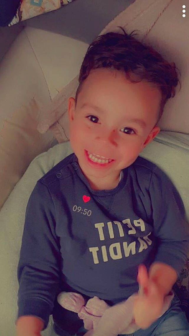 Shams a rejoint le concours — aidez-le/la à gagner de superbes lots ! arm, cheek, child, chin, cool, ear, eye, eyebrow, face, facial_expression, finger, forehead, fun, hair, head, joy, lip, nose, person, skin