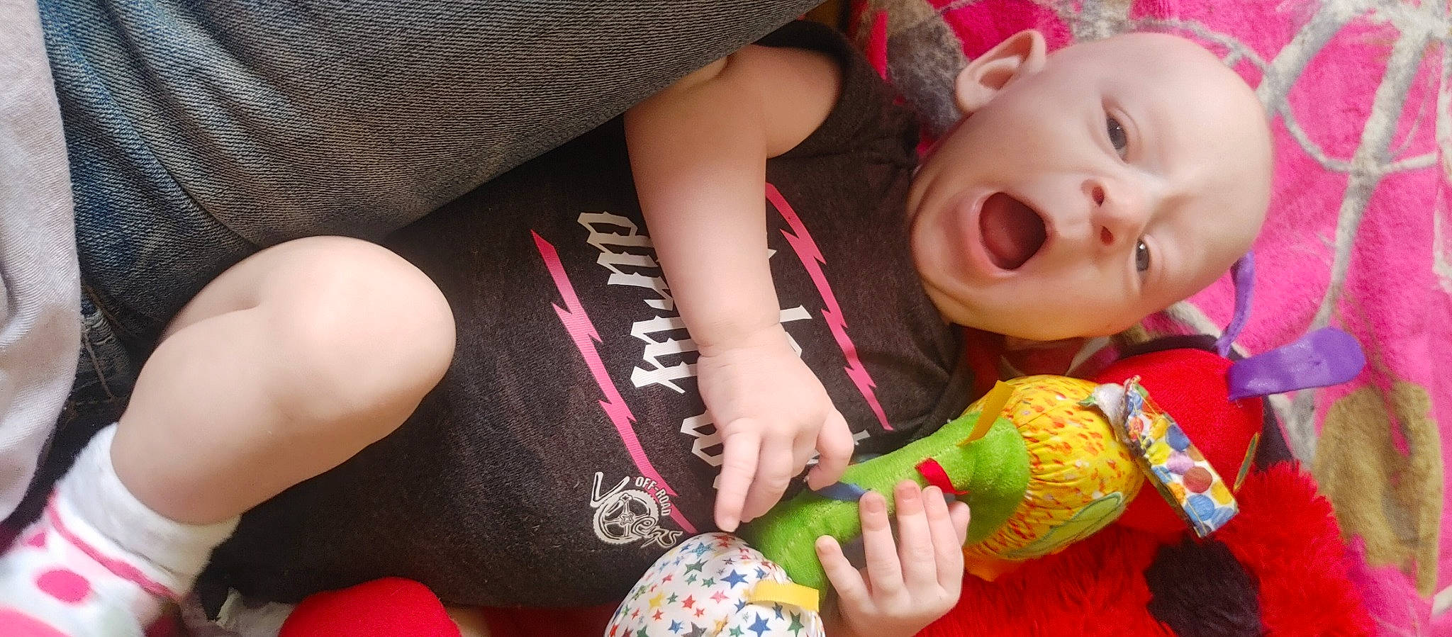 Satori is registered to the contest to win money with this photo: baby, baby_toddler_clothing, cheek, eyelash, finger, hand, happy, human_body, iris, joint, lip, mouth, nail, nose, organ, person, pink, skin, textile, thigh