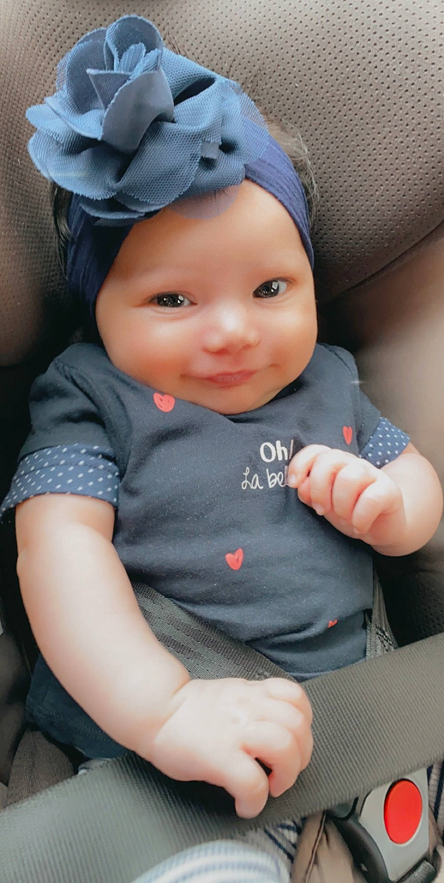 Kaylana participe au concours pour gagner de l'argent avec cette photo : baby, baby_carriage, baby_products, car_seat, cheek, child, headgear, product, skin, toddler