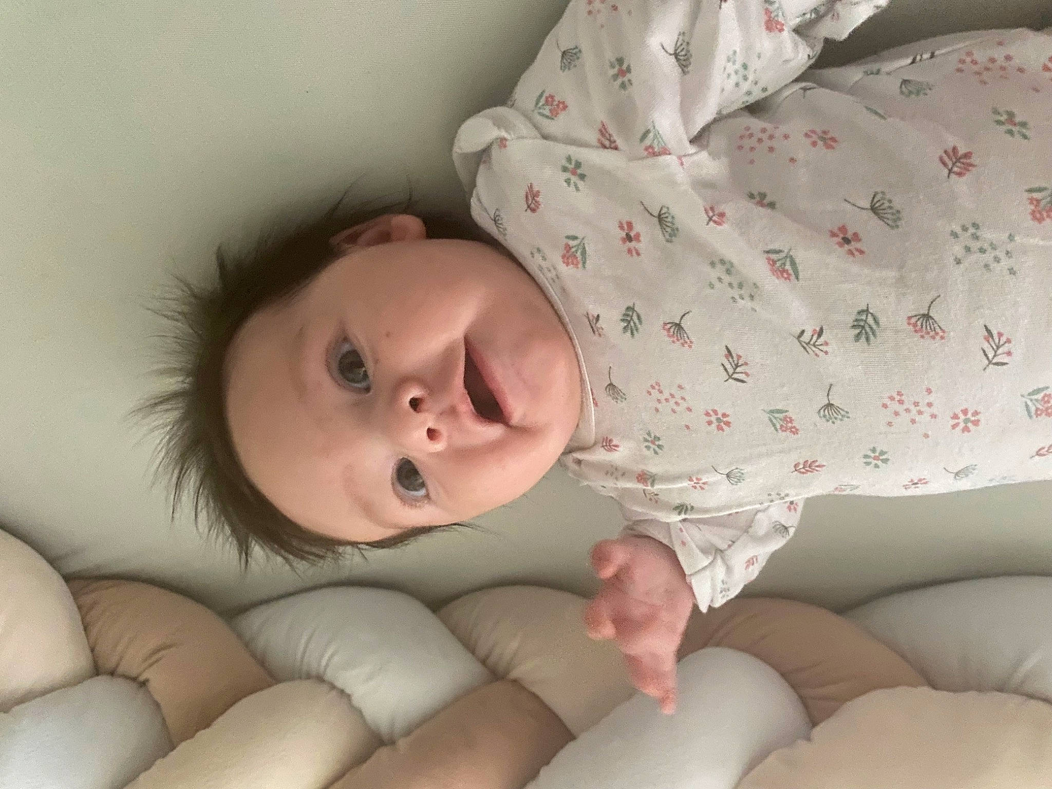 Enolyne participe au concours pour gagner de l'argent avec cette photo : baby, baby_toddler_clothing, cheek, child, comfort, eye, eyelash, facial_expression, finger, human_leg, iris, joint, linens, lip, mouth, nose, pattern, person, skin, sleeve