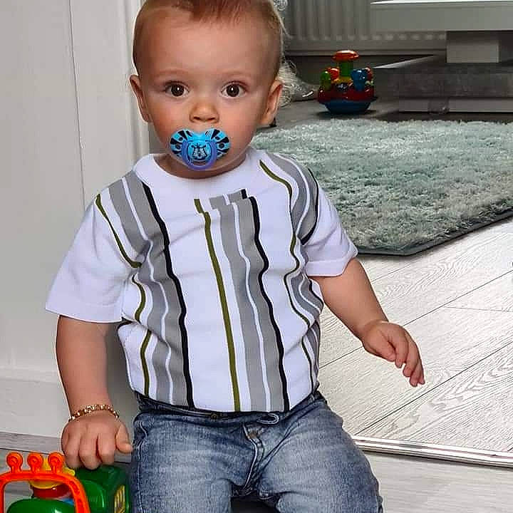 Leroy is registered to the contest to win money with this photo: baby, baby_toddler_clothing, child, jeans, person, play, product, sleeve, t_shirt, toddler