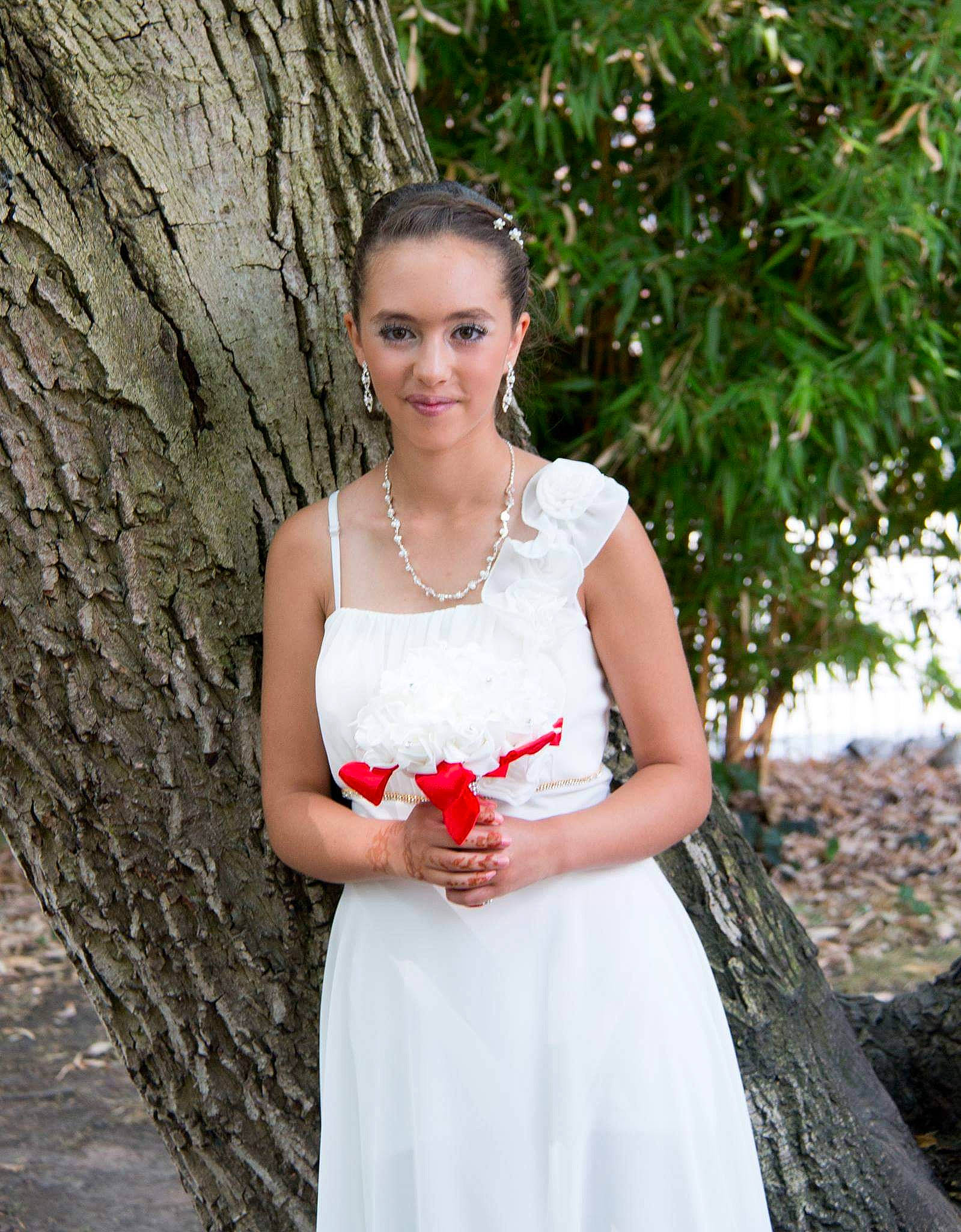 Assia participe au concours pour gagner de l'argent avec cette photo : beauty, bridal_accessory, bridal_clothing, bride, ceremony, dress, flower, flower_bouquet, girl, gown, jewellery, joy, lady, marriage, person, photo_shoot, photograph, smile, veil, wedding