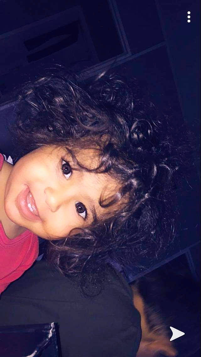 Yasmina a rejoint le concours — aidez-le/la à gagner de superbes lots ! beauty, black_hair, cheek, child, chin, cool, eye, eyebrow, face, forehead, fun, hair, head, human, joy, lip, nose, person, photography, selfie