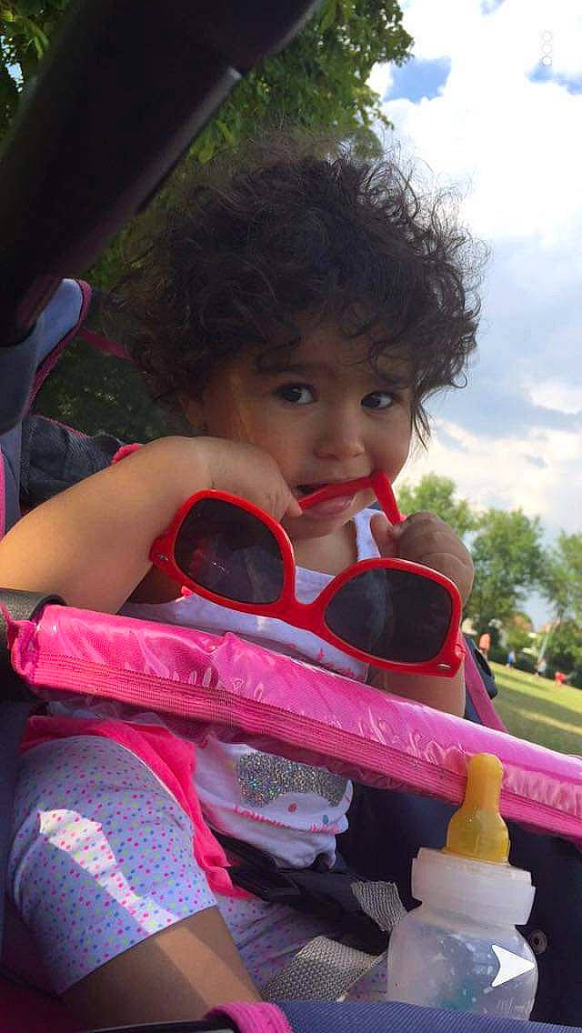 Yasmina a rejoint le concours — aidez-le/la à gagner de superbes lots ! child, person, pink, toddler