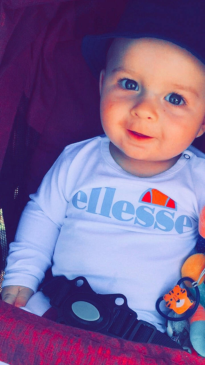 Kylian participe au concours pour gagner de l'argent avec cette photo : arm, baby_toddler_clothing, blue, cheek, cool, facial_expression, flash_photography, hairstyle, happy, headwear, lip, mouth, nose, orange, outerwear, person, pink, product, skin, sleeve