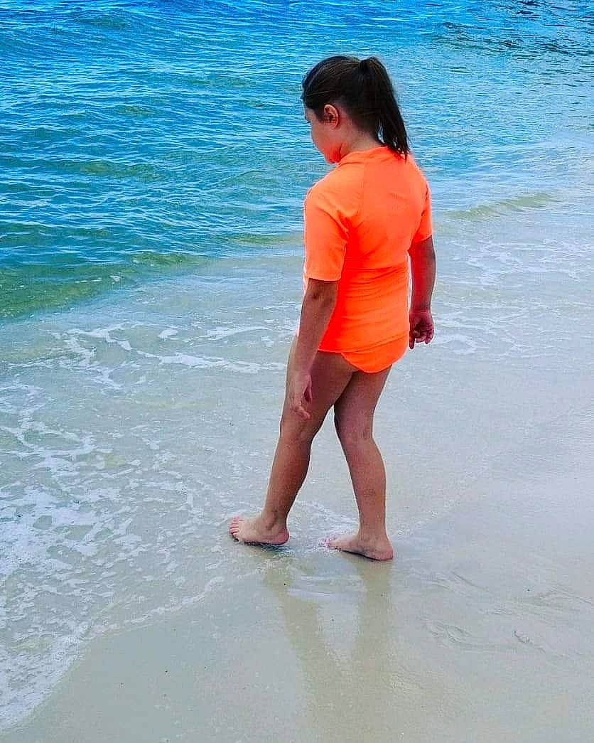 Mckinnley is registered to the contest to win money with this photo: barefoot, beach, coast, foot, fun, leg, leisure, ocean, person, sea, smile, summer, vacation