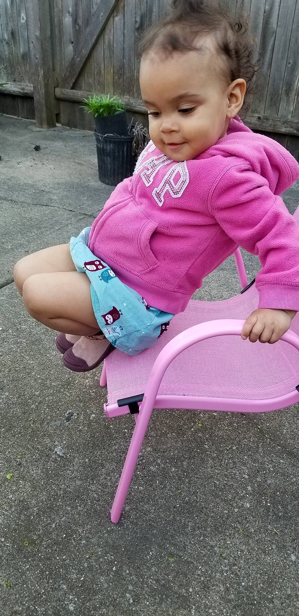 Alianna is registered to the contest to win money with this photo: baby, baby_toddler_clothing, chair, child, furniture, leg, leisure, magenta, person, pink, play, product, sitting, toddler