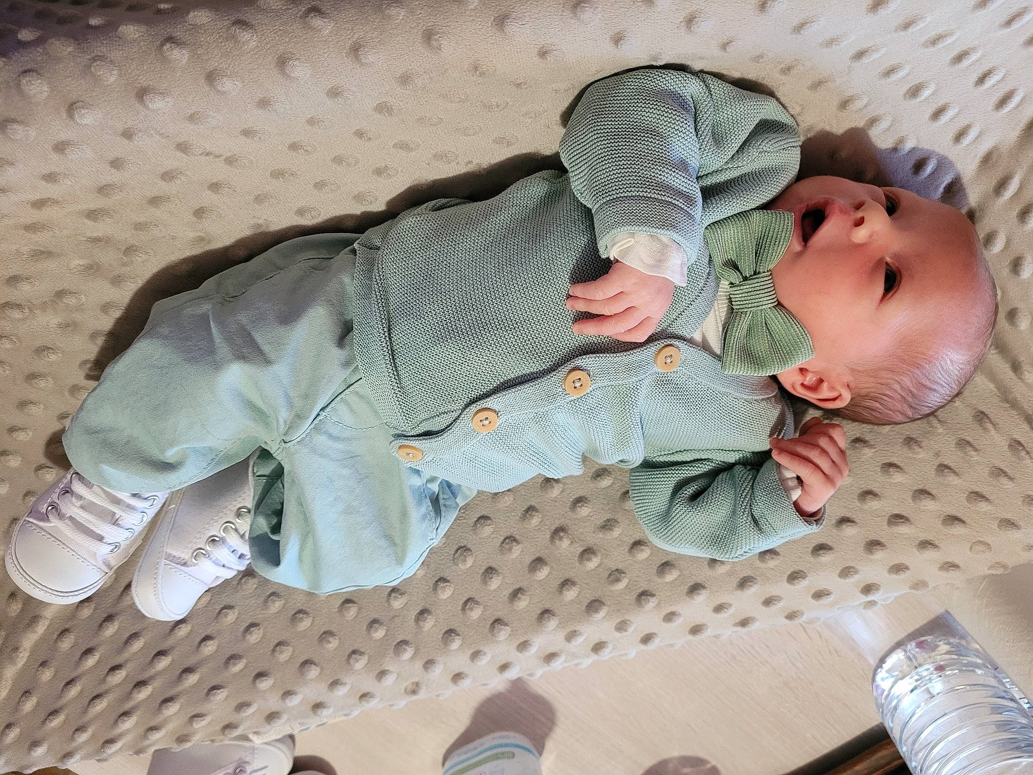 Hayden participe au concours pour gagner de l'argent avec cette photo : baby, baby_products, baby_safety, baby_sleeping, baby_toddler_clothing, bedtime, child, comfort, linens, nap, pattern, person, room, sitting, sleep, sleeve, toddler, white