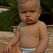 Andréa a rejoint le concours — aidez-le/la à gagner de superbes lots ! baby, building, child, diaper, face, foot, greenery, hand, nature, outdoor, plump, poolside, pout, serious, sitting, skin, summer, sunlight, toddlers, water