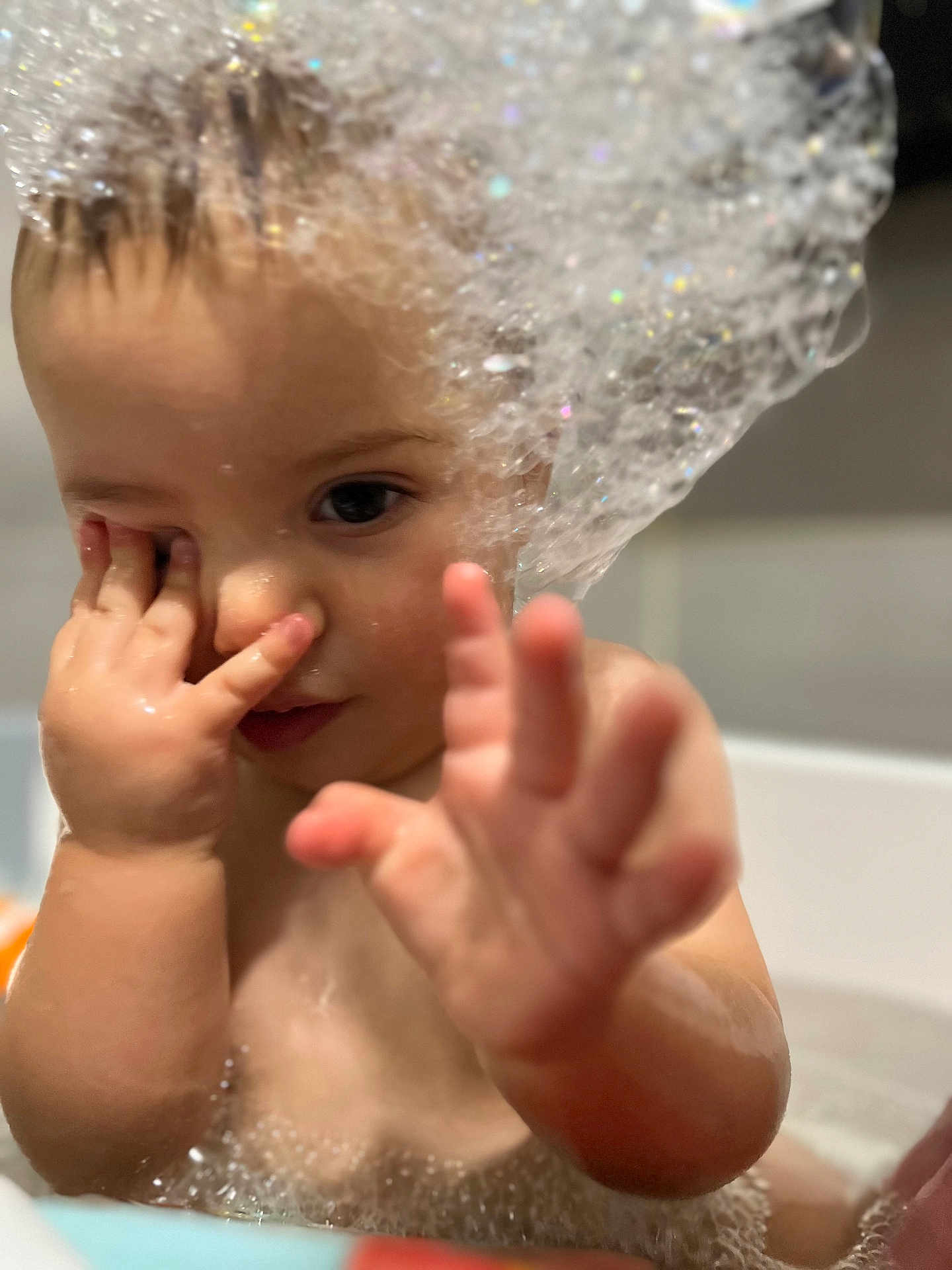 Sacha participe au concours pour gagner de l'argent avec cette photo : toddler, child, bath, bubbles, foam, water, skin, hand, face, playful, cute, indoors, baby, head, wet, expression, bathroom, splash, fun, young