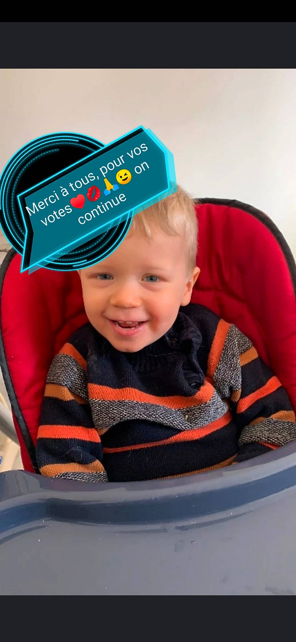Hugo participe au concours pour gagner de l'argent avec cette photo : baby, baby_carriage, baby_toddler_clothing, cap, car_seat, child, comfort, electric_blue, eye, face, facial_expression, fun, happy, head, headwear, joy, orange, outerwear, person, skin