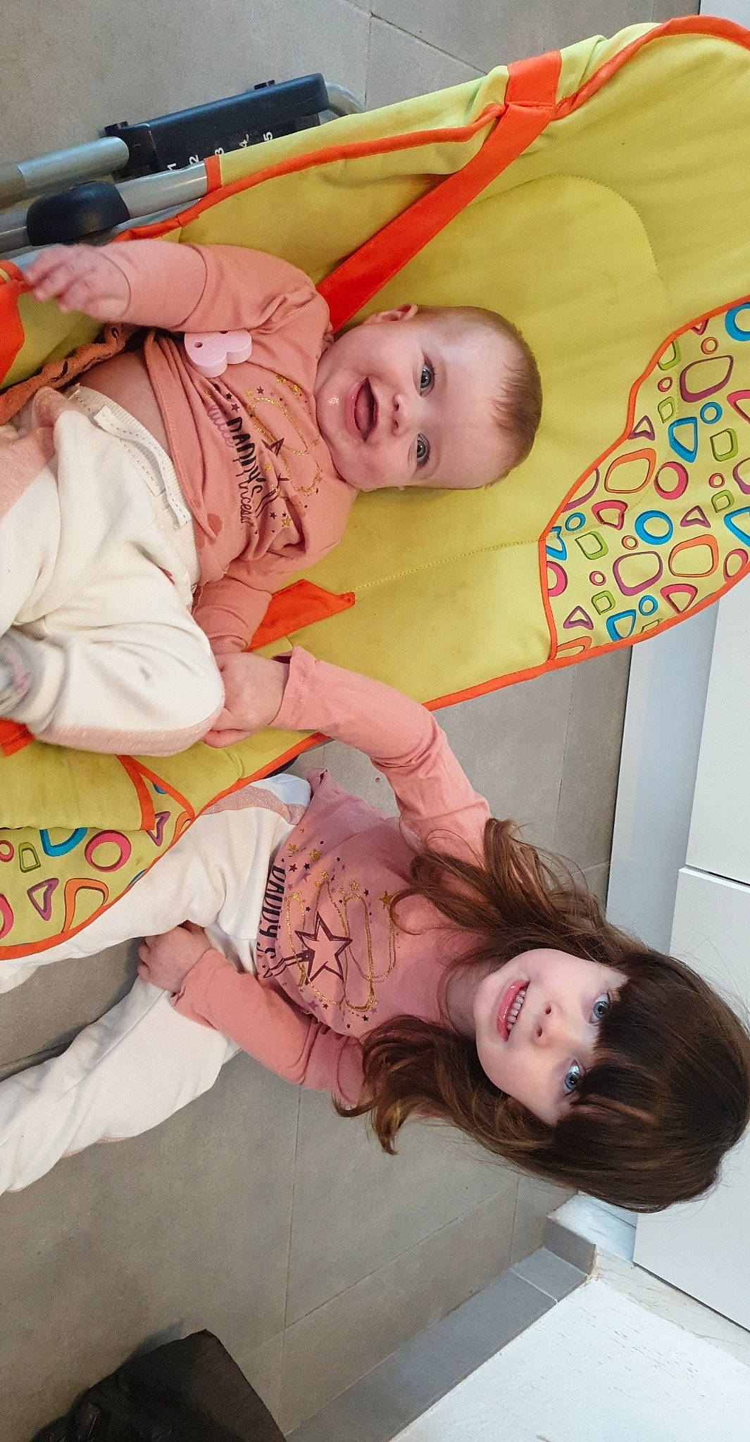 Maëlia participe au concours pour gagner de l'argent avec cette photo : child, joy, person, toddler