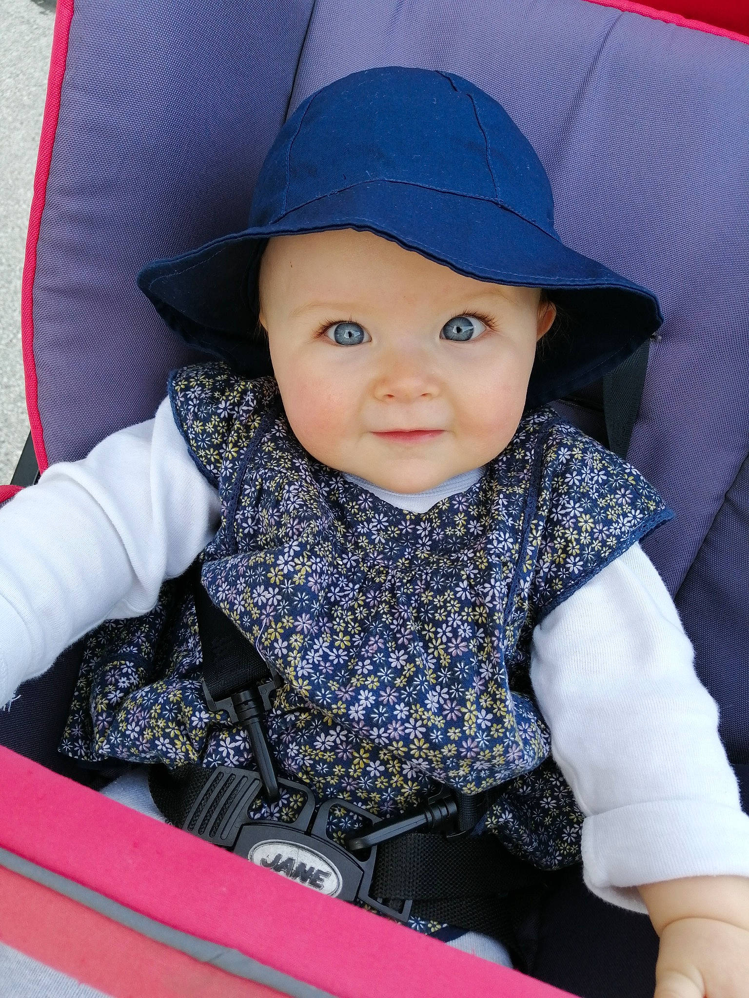Clémence participe au concours pour gagner de l'argent avec cette photo : baby, baby_carriage, baby_toddler_clothing, black, cap, cheek, child, electric_blue, eye, face, fashion_accessory, fun, happy, hat, headwear, person, product, sleeve, smile, sun_hat