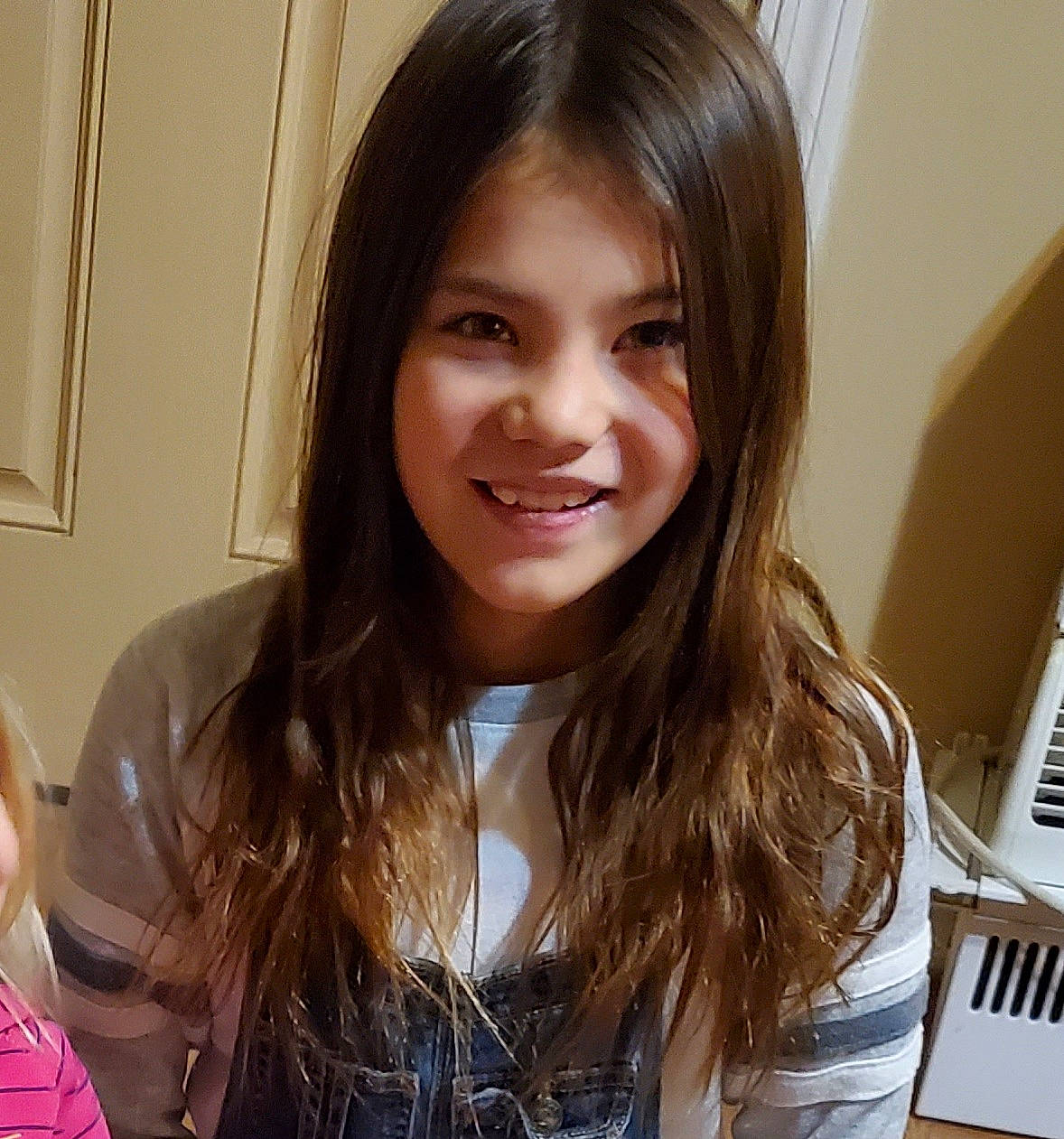 Avani is registered to the contest to win money with this photo: black_hair, chin, eyebrow, eyelash, facial_expression, forehead, hair, hairstyle, happy, iris, jaw, joy, layered_hair, lip, long_hair, musical_keyboard, person, skin, sleeve, smile