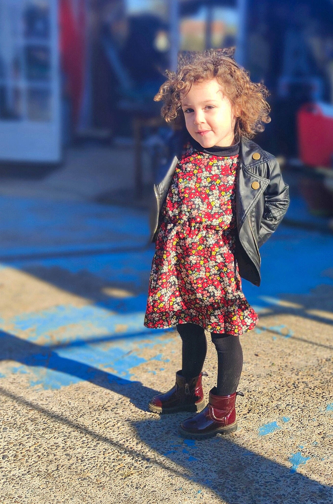 Salomé a rejoint le concours — aidez-le/la à gagner de superbes lots ! asphalt, blond, blue, dress, electric_blue, eye, fashion_design, flooring, hairstyle, happy, joy, leisure, magenta, pattern, person, recreation, road, road_surface, sandal, street_fashion