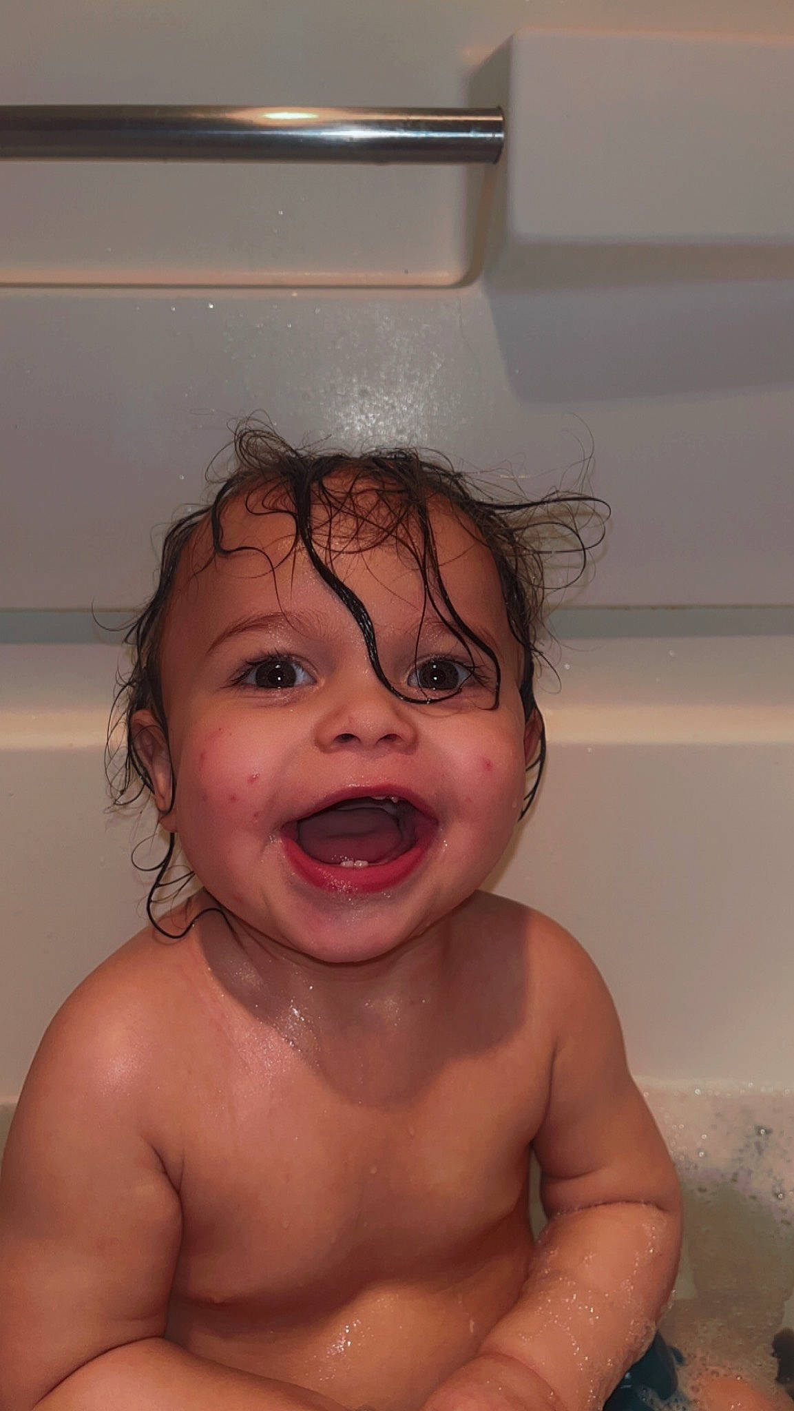 Kaimani joined the competition — help win amazing prizes! arm, bathroom, bathtub, cheek, chin, eye, eyebrow, eyelash, forehead, hair, hairstyle, hand, head, lip, mouth, nose, organ, person, plumbing_fixture, skin