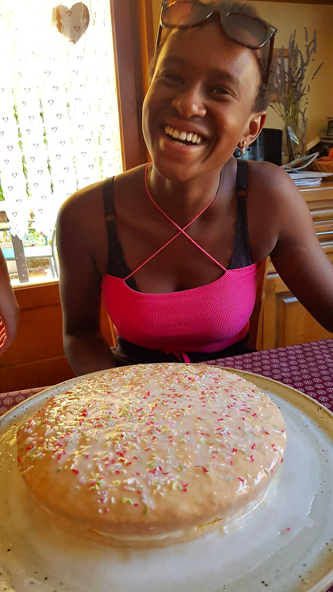 Angeline participe au concours pour gagner de l'argent avec cette photo : baked_goods, birthday, birthday_cake, buttercream, cake, cake_decorating, cake_decorating_supply, cream, cuisine, dessert, dish, food, icing, ingredient, joy, kuchen, person, recipe, smile, sugar_cake