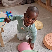 Samuel participe au concours pour gagner de l'argent avec cette photo : carpet, chair, child, cute, elephant, floor, furniture, happy, home, indoor, pajamas, playing, smiling, stepping_stone, storage_bins, stuffed_animal, table, toddler, toy, wooden