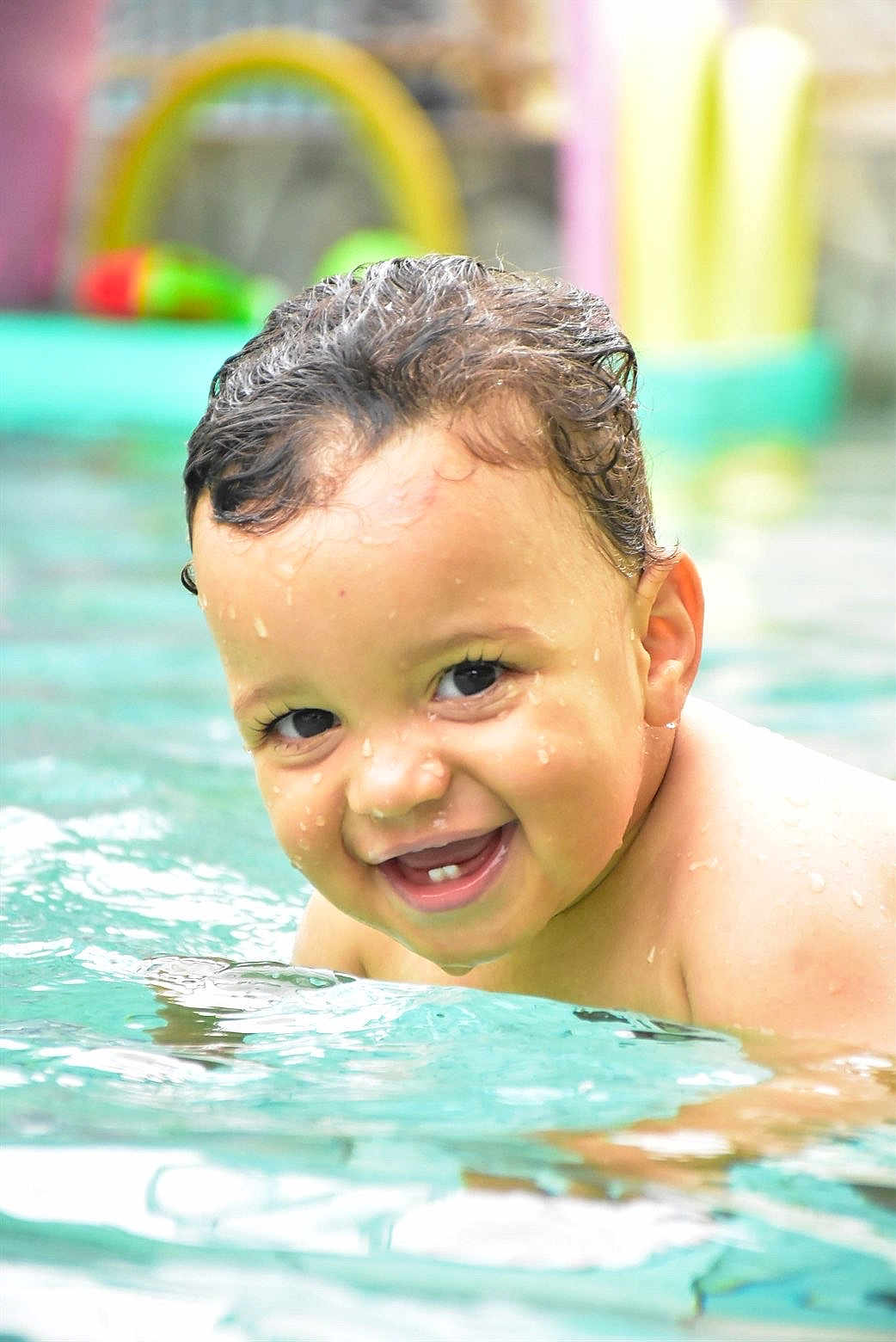 Issa Milamouno participe au concours pour gagner de l'argent avec cette photo : child, toddler, baby, smile, teeth, wet_hair, pool, water, splash, face, eyes, eyelashes, skin, shoulder, playful, summer, closeup, portrait, outdoor, fun