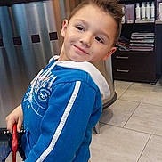 Tom participe au concours pour gagner de l'argent avec cette photo :