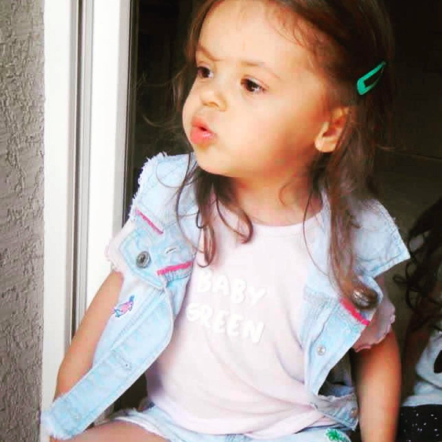 Sophia a rejoint le concours — aidez-le/la à gagner de superbes lots ! baby_toddler_clothing, cheek, clothing, ear, eye, eyebrow, eyelash, hair, happy, head, iris, lip, mouth, neck, nose, person, pink, shoulder, skin, sleeve