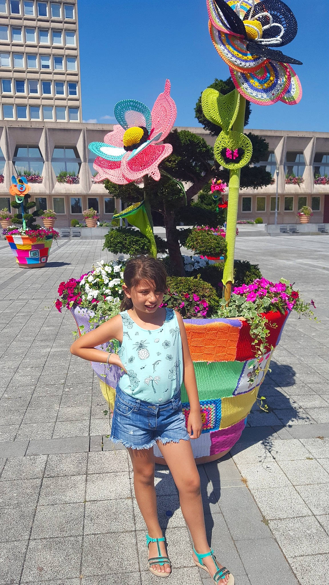 Celia a rejoint le concours — aidez-le/la à gagner de superbes lots ! balloon, festival, flower, fun, joy, person, pink, plant, product, recreation, tourism, tree, vacation