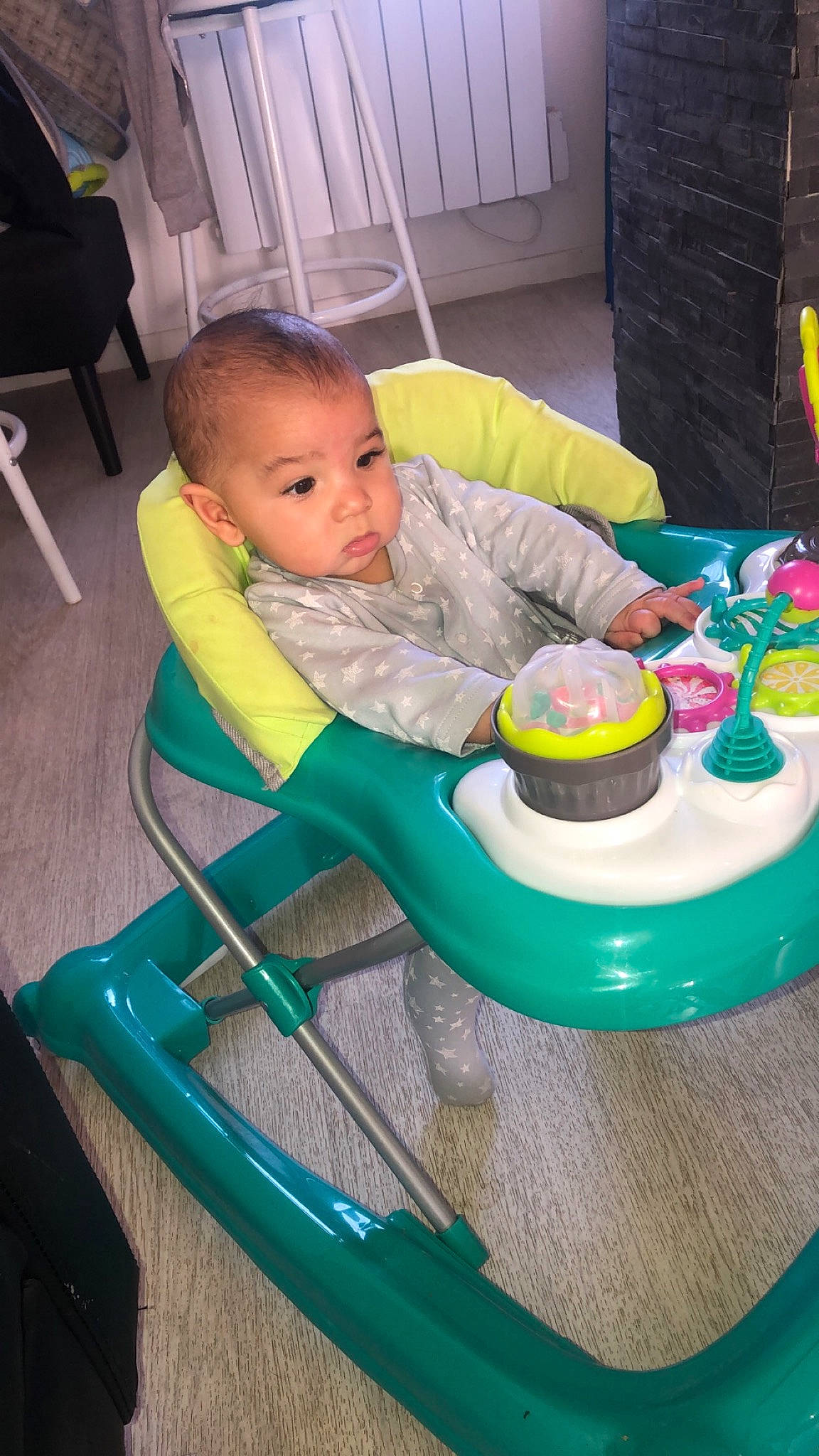 Milan a rejoint le concours — aidez-le/la à gagner de superbes lots ! armrest, baby, baby_products, baby_safety, baby_toddler_clothing, baby_toys, child, cleanliness, comfort, household_supply, person, plastic, play, toddler