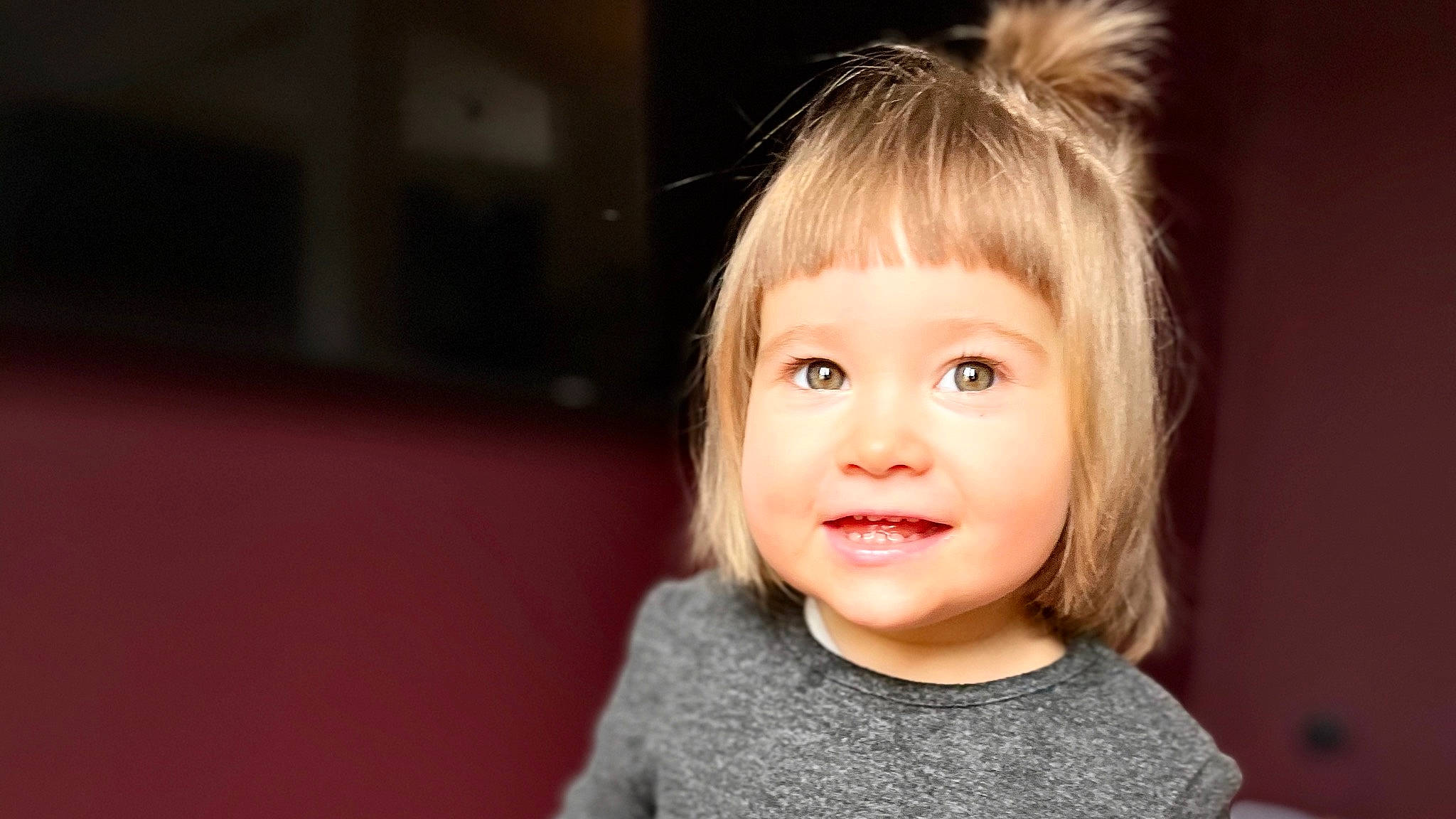 Rose participe au concours pour gagner de l'argent avec cette photo : baby_toddler_clothing, bangs, blond, cheek, chin, ear, eye, eyebrow, eyelash, face, facial_expression, flash_photography, happy, head, iris, joy, lip, nose, person, skin