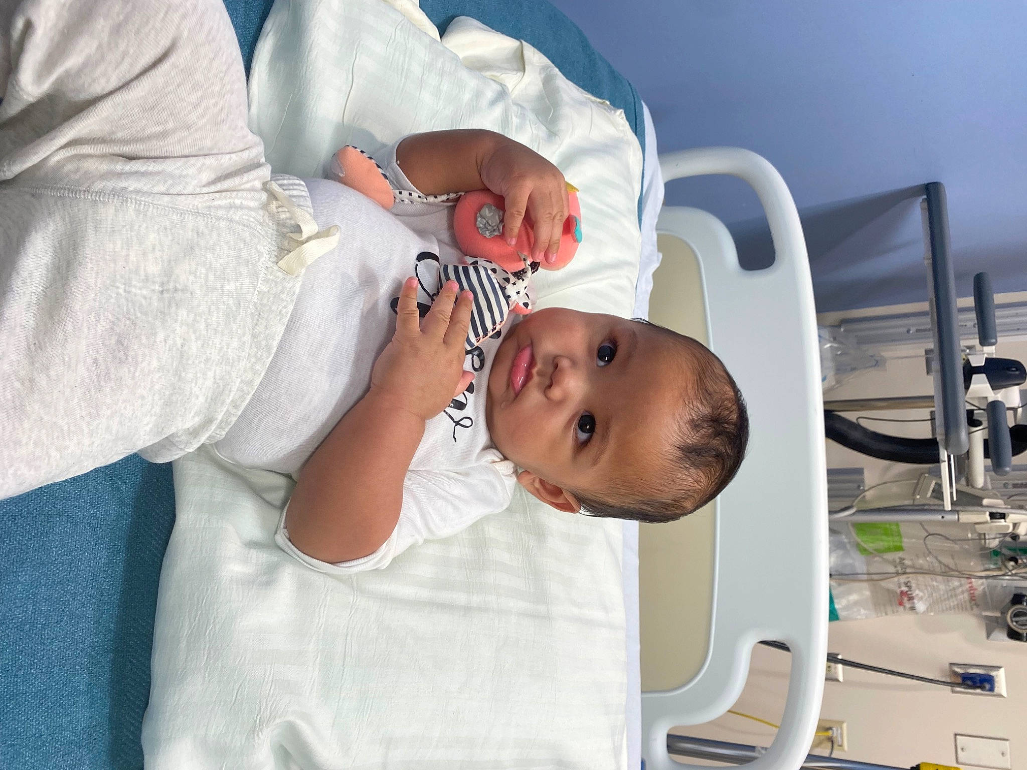 Alizae is registered to the contest to win money with this photo: baby, baby_products, baby_safety, baby_toddler_clothing, bed, child, clinic, comfort, hat, health_care, hospital, hospital_bed, medical, medical_equipment, mouth, patient, person, room, service, t_shirt