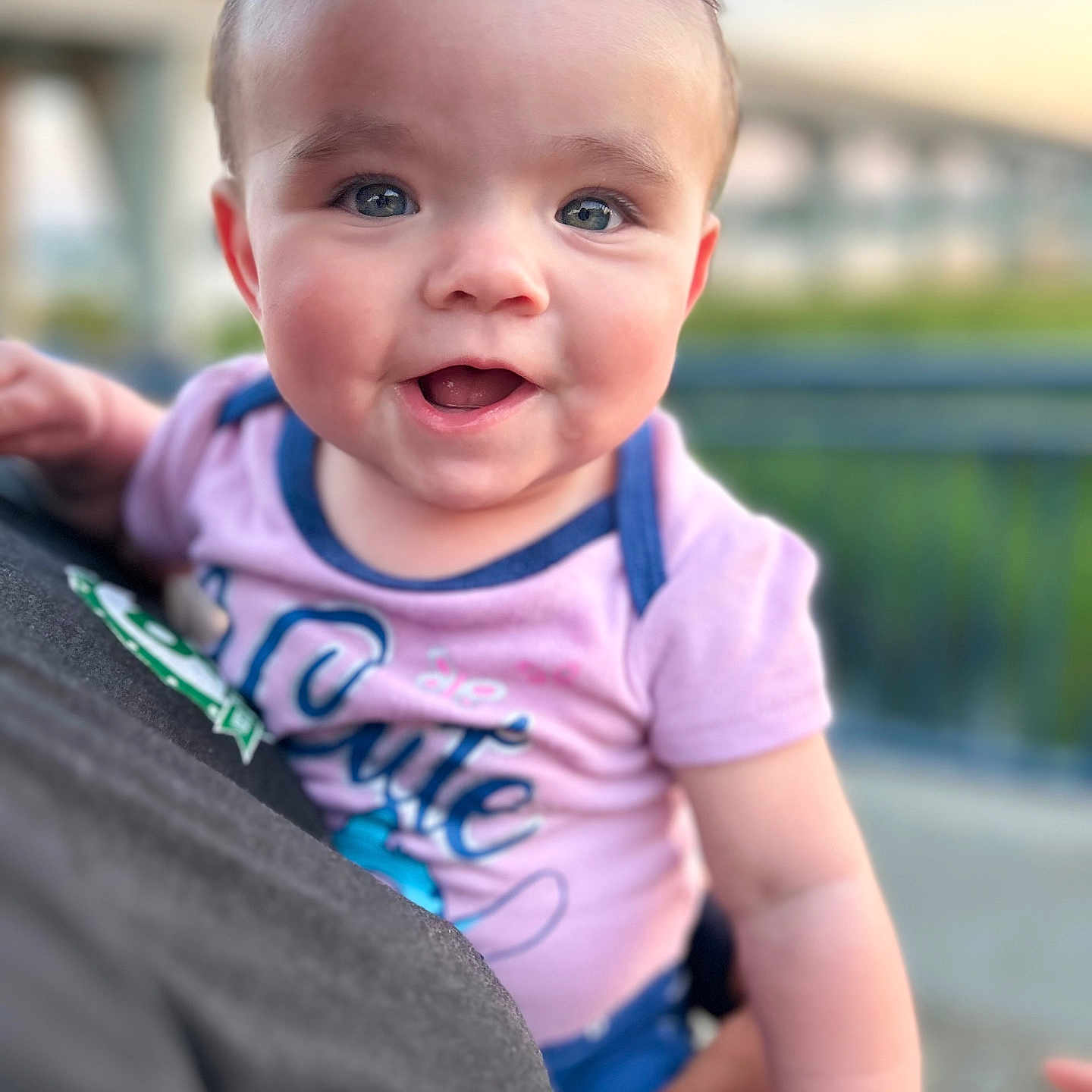 Josephine is registered to the contest to win money with this photo: baby, babylaughing, bodypart, clothing, dress, face, finger, hand, happy, head, laughing, mouth, pants, person, photography, portrait, shirt, smile, t_shirt, teeth