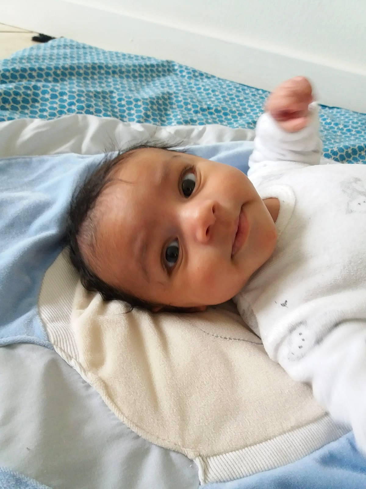 Nelya participe au concours pour gagner de l'argent avec cette photo : baby, baby_products, baby_safety, baby_toddler_clothing, bed, bedding, cheek, child, comfort, eye, eyebrow, head, linens, nose, person, room, skin, sleeve, smile, textile