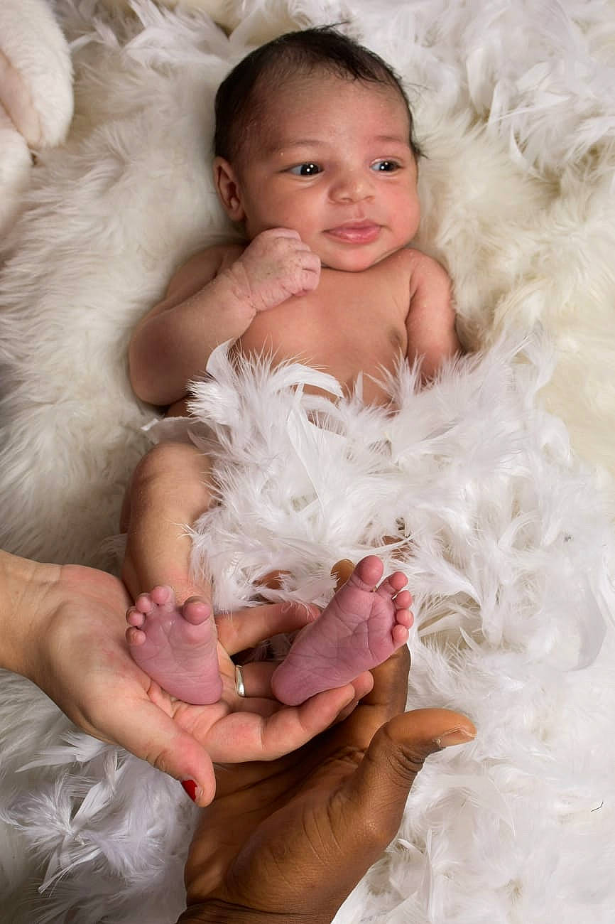 Nelya participe au concours pour gagner de l'argent avec cette photo : abdomen, baby_toddler_clothing, child, comfort, day_dress, dress, event, finger, flash_photography, hand, happy, iris, nail, person, pink, sitting, skin, smile, toddler, wedding_ceremony_supply