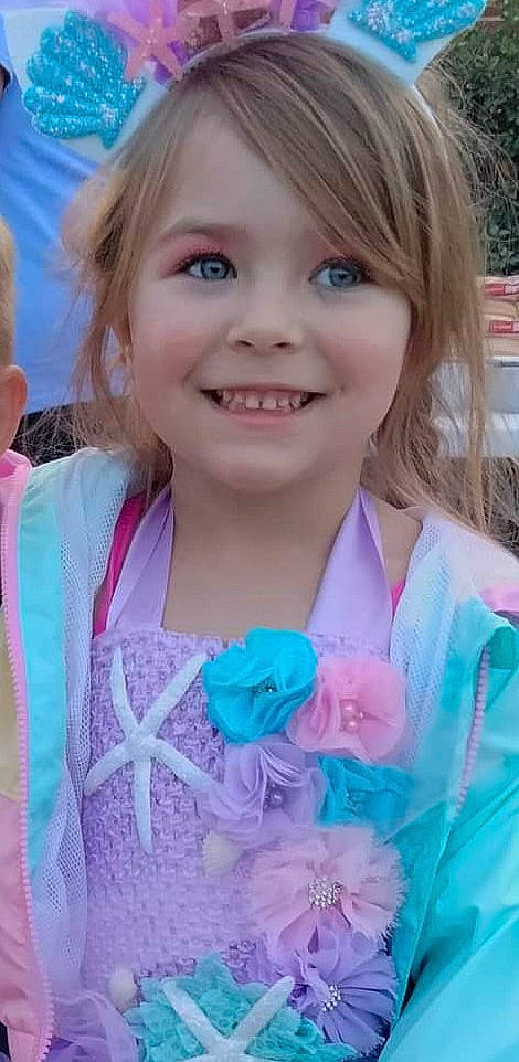 Mckynlee joined the competition — help win amazing prizes! beauty, blond, electric_blue, event, eye, eyelash, face, fun, hair, hairstyle, happy, head, iris, jewellery, joy, lip, magenta, person, pink, plant