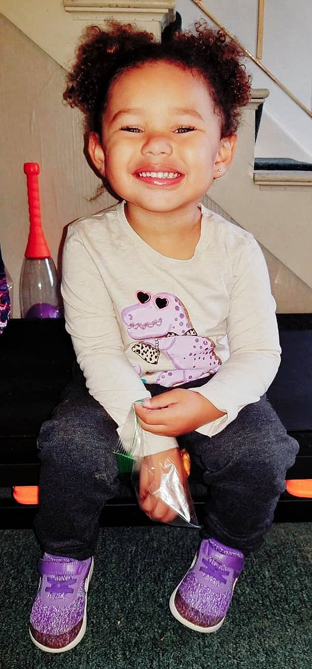 Mercedes is registered to the contest to win money with this photo: baby, child, happy, joy, person, play, smile, toddler