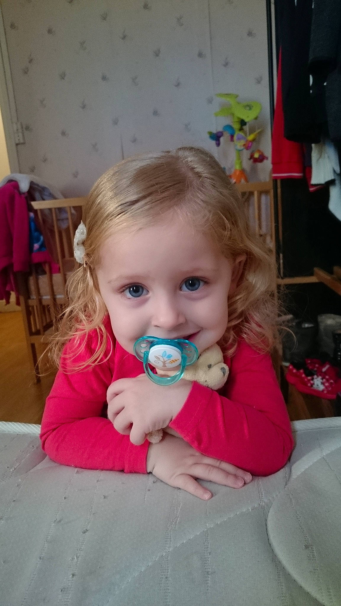 Manon a rejoint le concours — aidez-le/la à gagner de superbes lots ! blond, cheek, child, chin, day, eye, face, fun, girl, hair, hairstyle, head, human_hair_color, infant, joy, mouth, nose, person, pink, skin