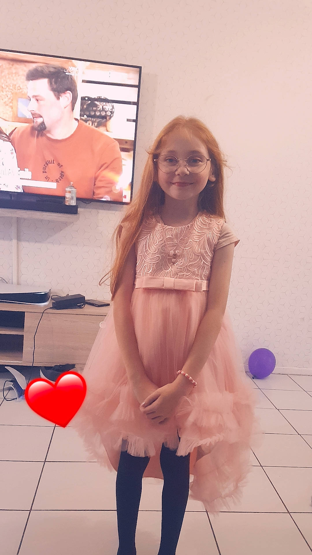 Leana a rejoint le concours — aidez-le/la à gagner de superbes lots ! balloon, child, event, face, fashion, fashion_design, flooring, fun, hair, happy, head, joy, magenta, organ, person, pink, shoulder, skin, smile, snapshot