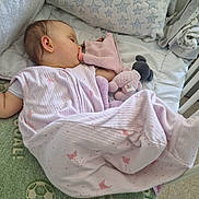 Ambre participe au concours pour gagner de l'argent avec cette photo : baby, bed, blanket, child, comfort, cozy, crib, cute, indoor, infant, nap, pacifier, pillow, pink_sleeping_sack, plush_toy, resting, sleep, sleeping, soft_toys, toddler