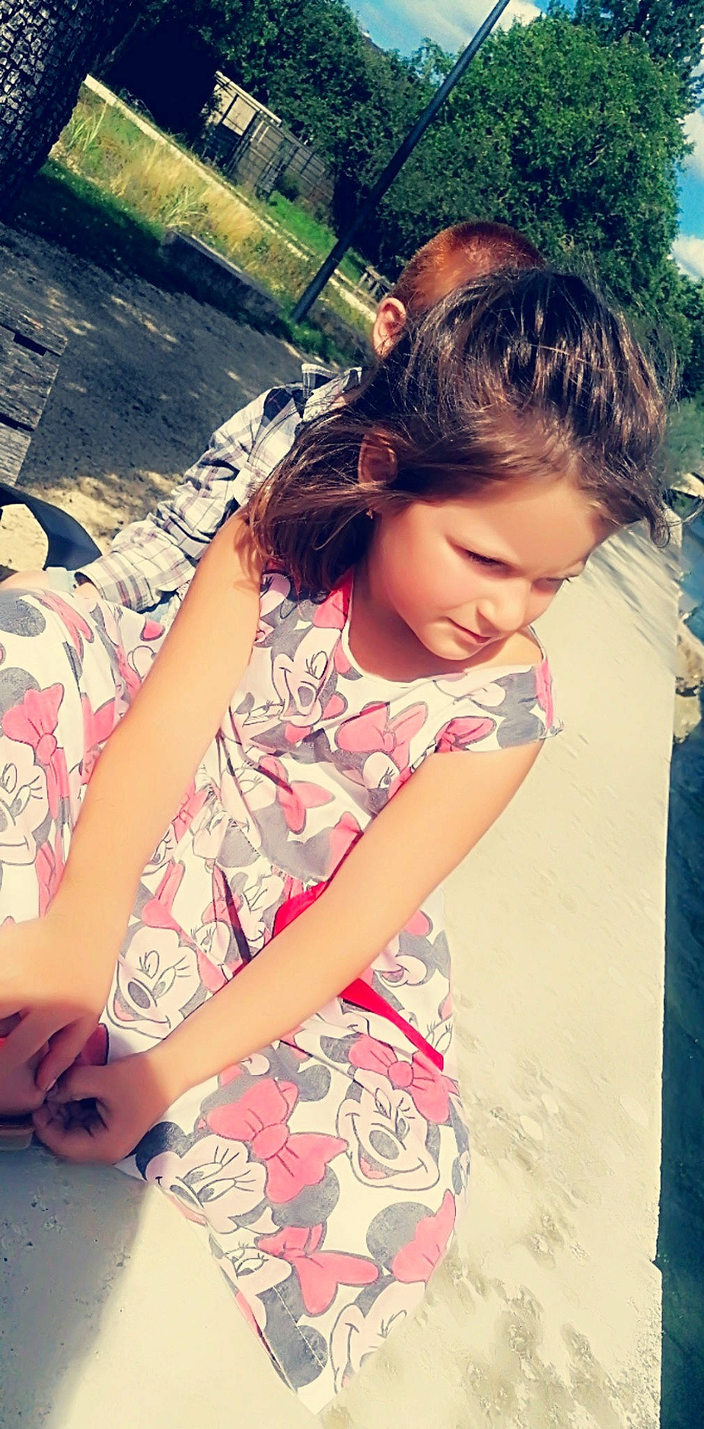 Shaynna participe au concours pour gagner de l'argent avec cette photo : arm, black_hair, cool, finger, flash_photography, gesture, grass, hairstyle, hand, happy, joint, leisure, lip, neck, people_in_nature, person, pink, shoulder, skin, sleeve